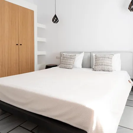 Agnanti & Hotel Parikia (Paros)
